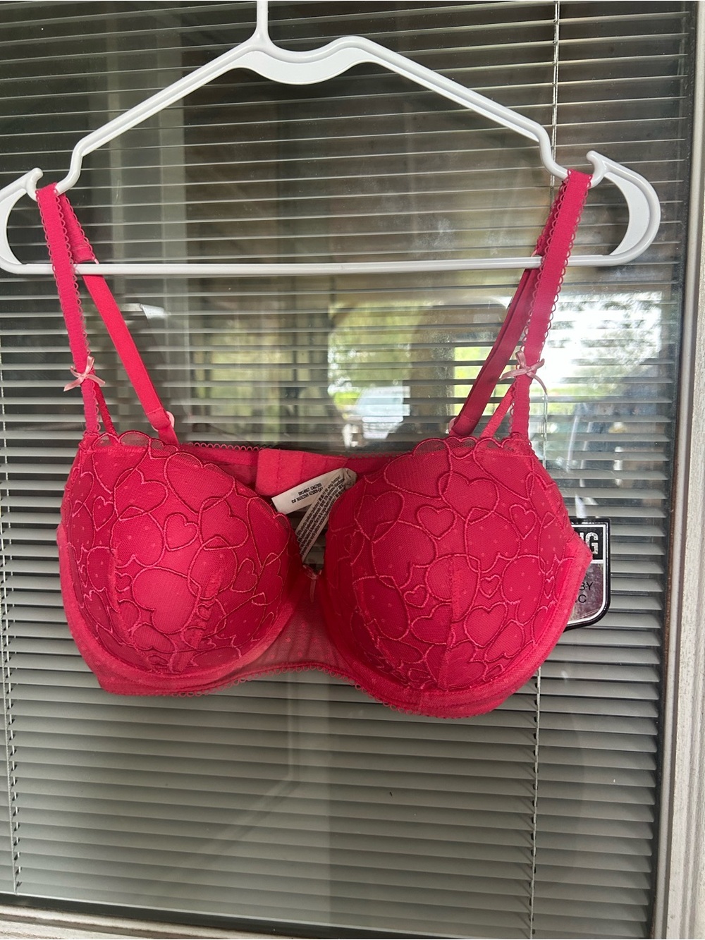 PINK Victoria's Secret Hot Pink Heart Lace Underwire Bra
